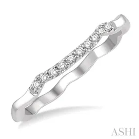 1/10 Ctw Lattice Round Cut Diamond Wedding Band in 14K White Gold