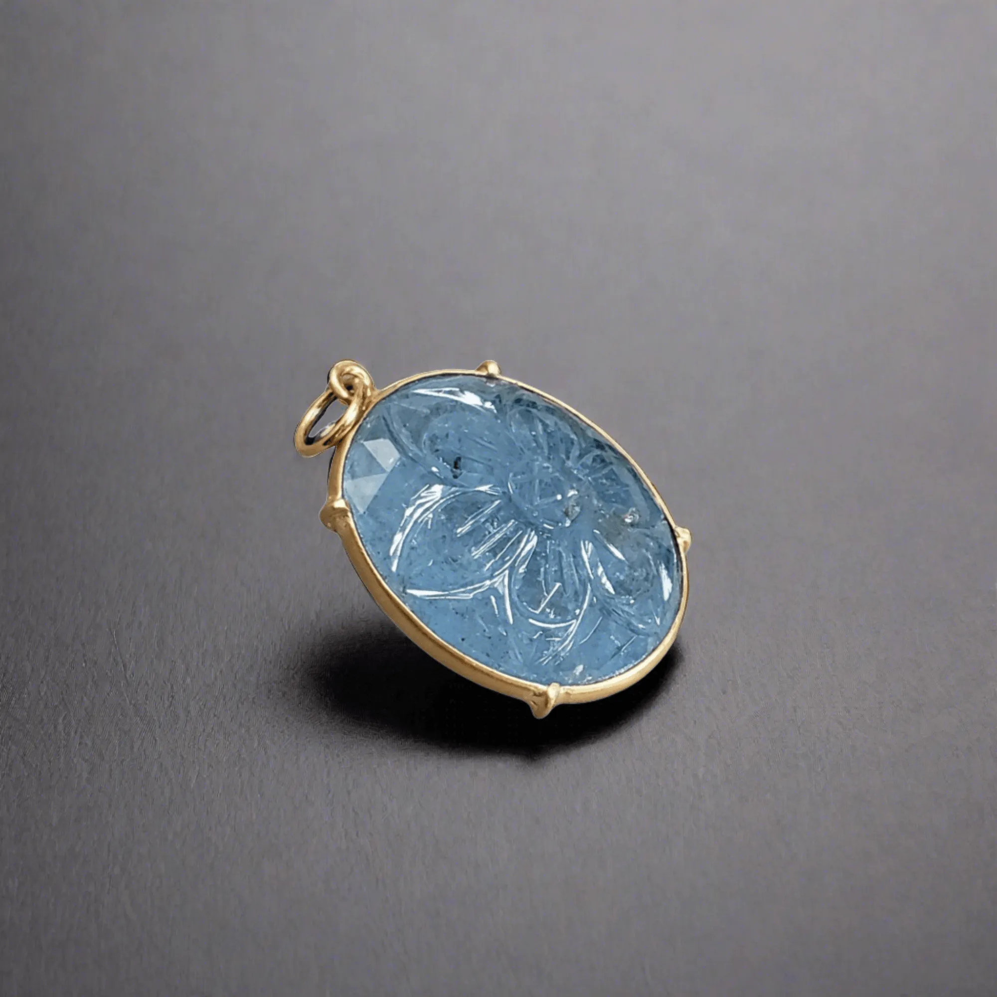 18k Gold Oval Shape Floral Carved Aquamarine