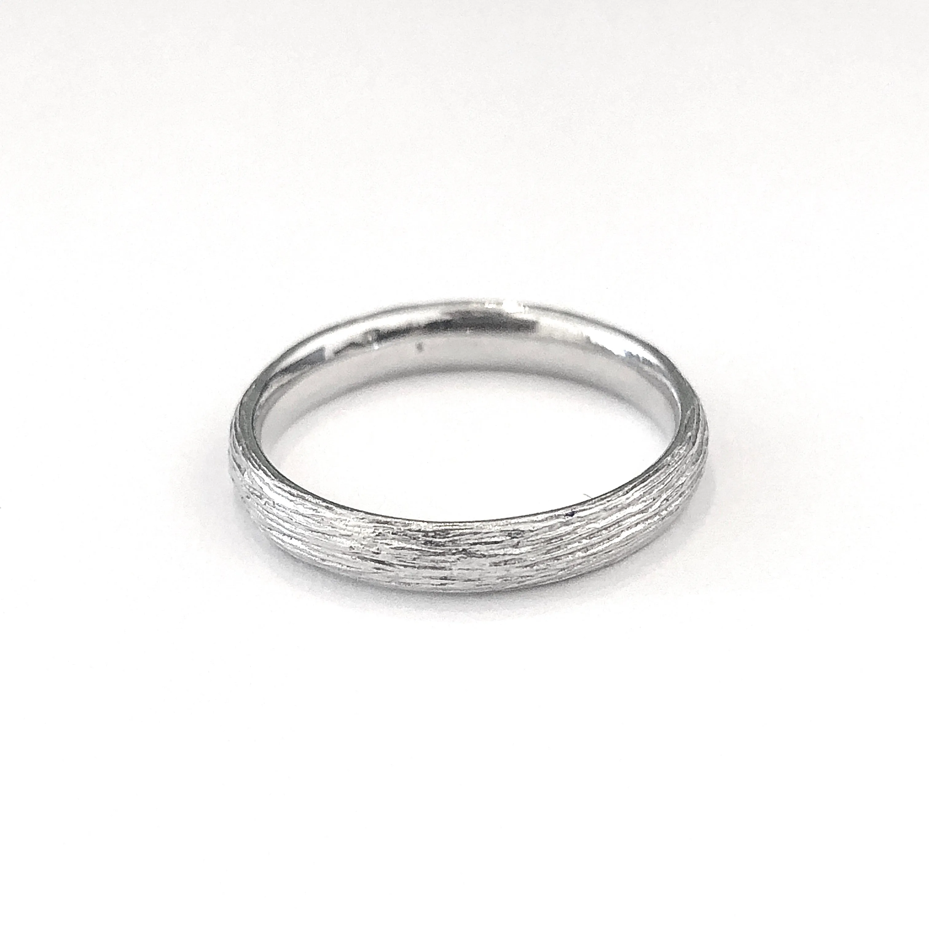 3mm Half Round Band with Bark Texture Flush Set with 5 CanadaMark™ Diamonds