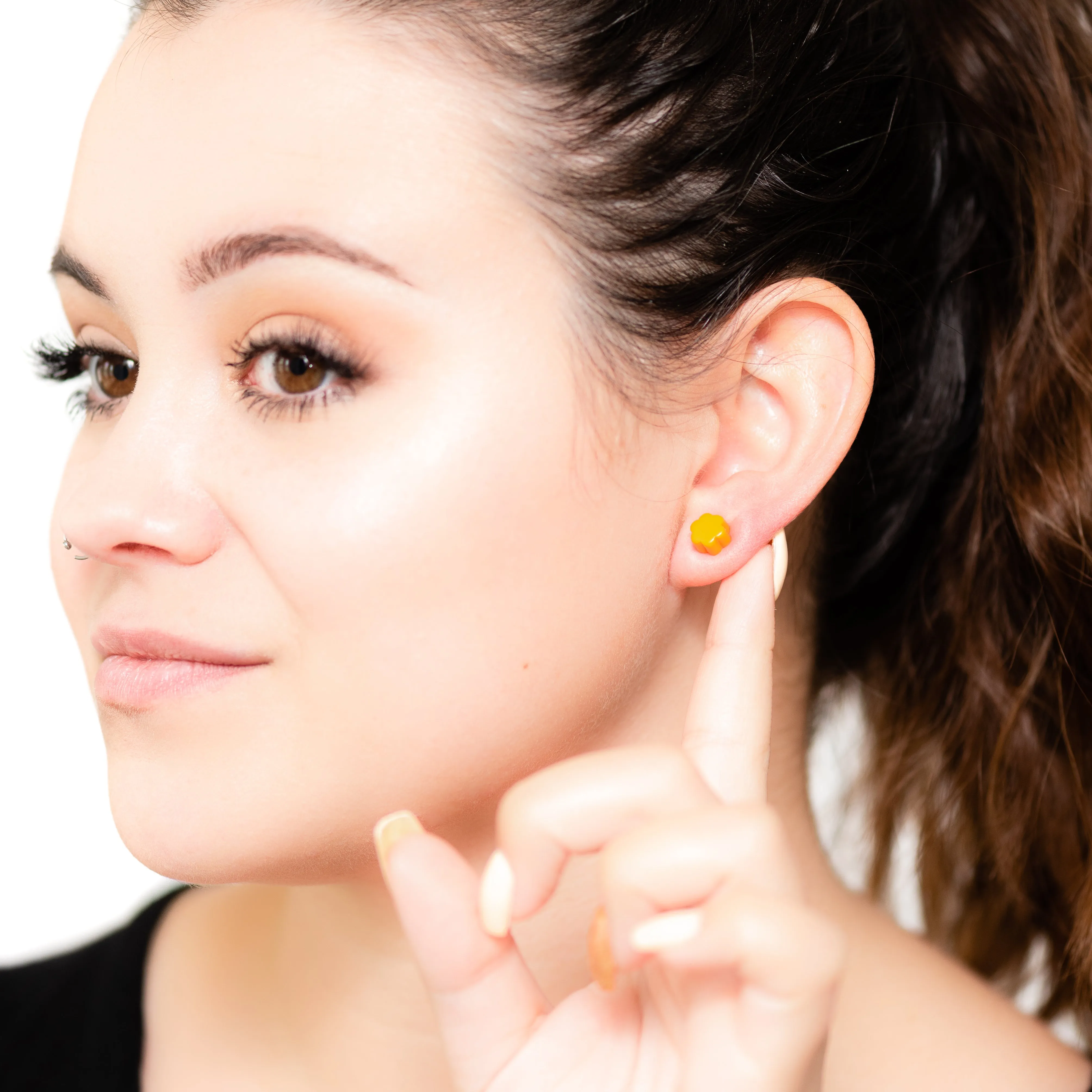 Black Deco Daisy Stud Earrings