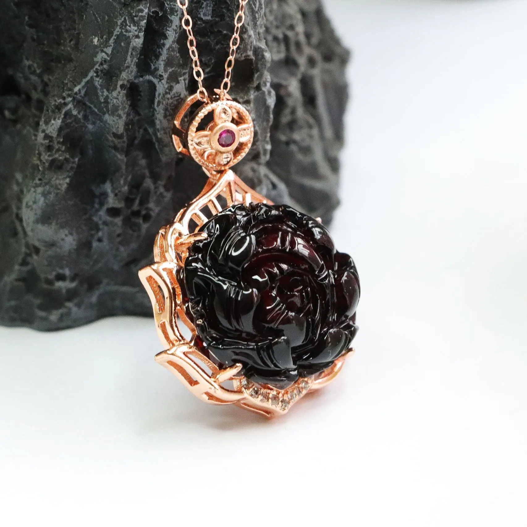 Blood Amber Fortune's Favor Peony Flower Rose Gold Necklace