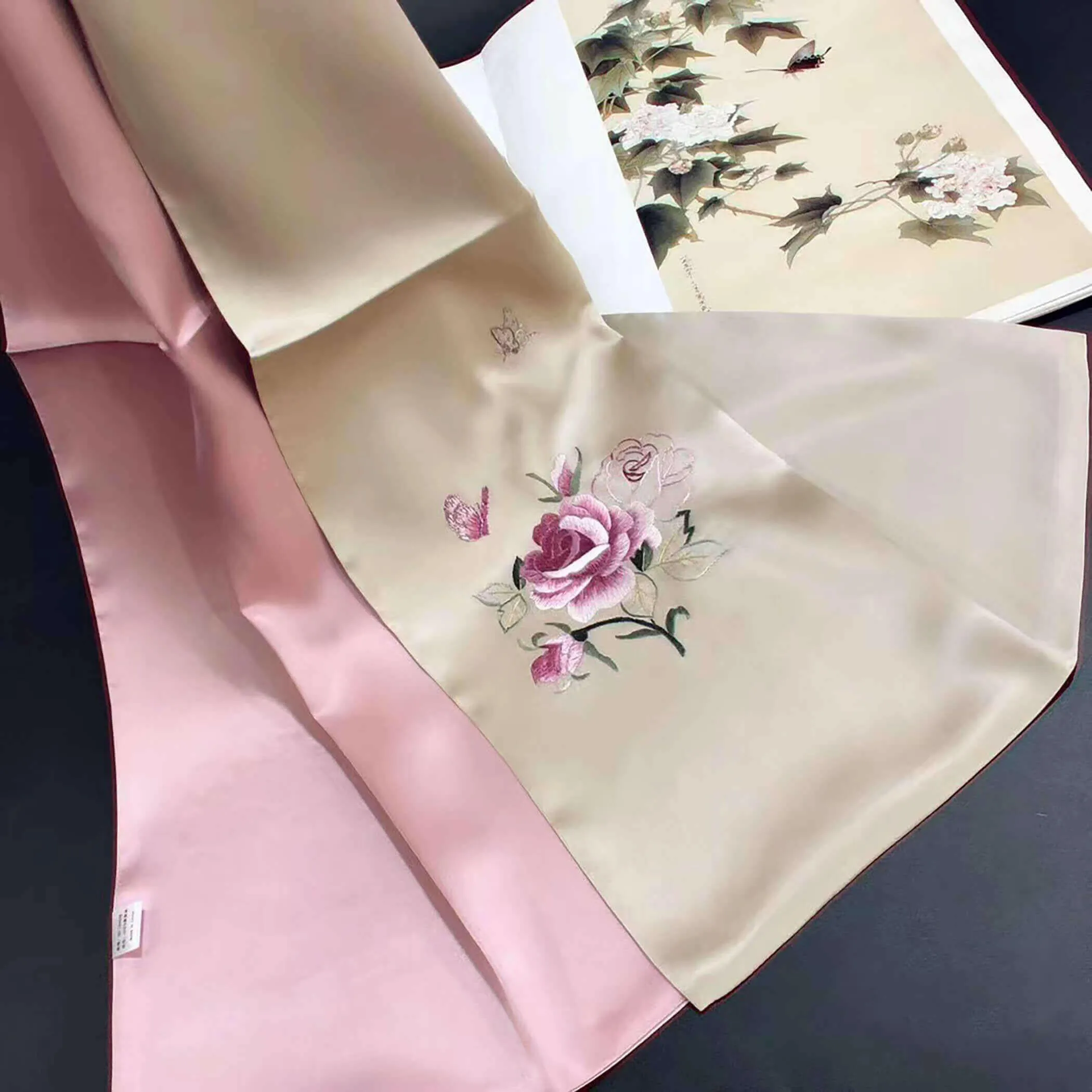 Exquisite Hand-Embroidered Silk Scarf - The Epitome of Artisan Craftsmanship and Timeless Elegance