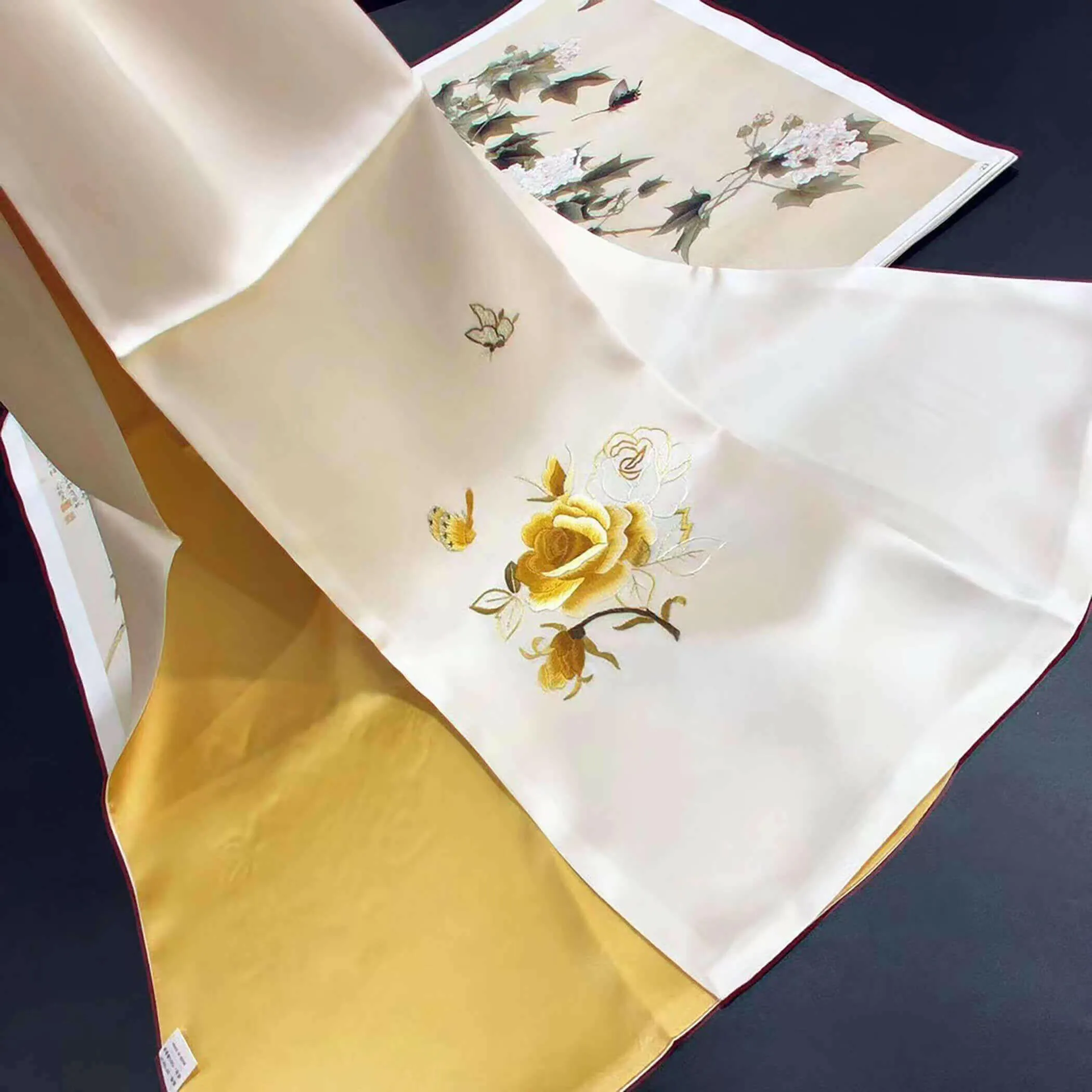 Exquisite Hand-Embroidered Silk Scarf - The Epitome of Artisan Craftsmanship and Timeless Elegance