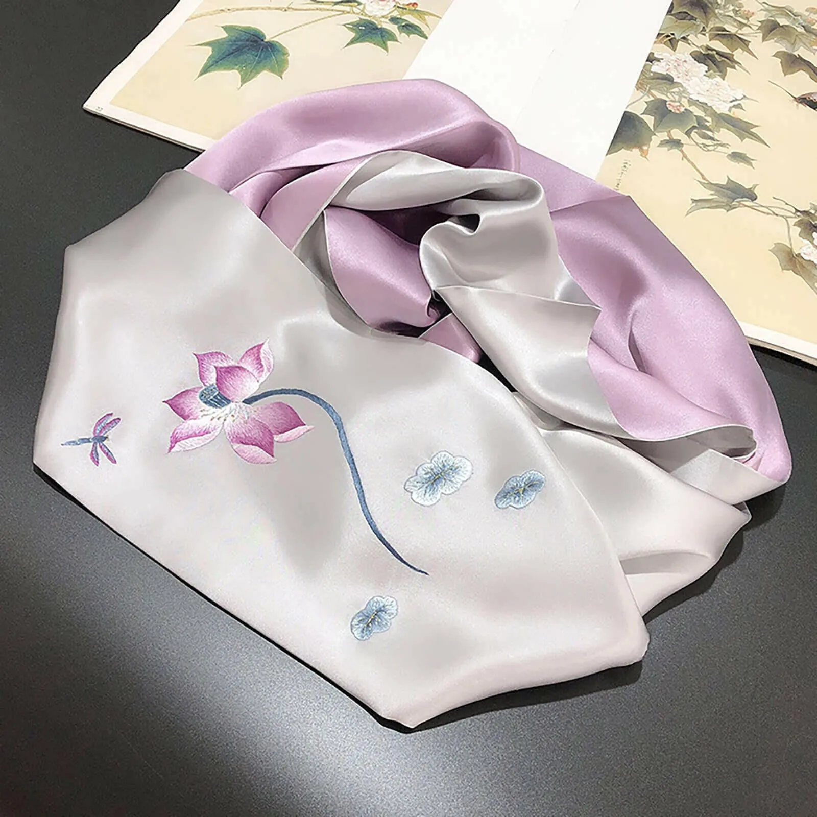 Exquisite Hand-Embroidered Silk Scarf - The Epitome of Artisan Craftsmanship and Timeless Elegance