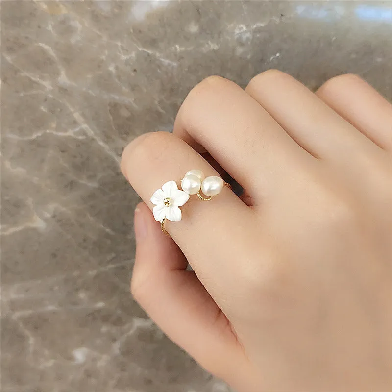 'Full Bloom' White Flower Ring