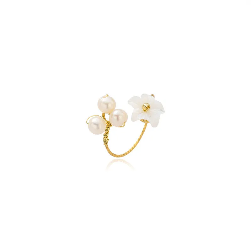 'Full Bloom' White Flower Ring