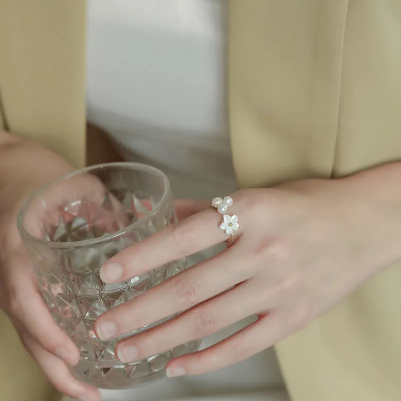 'Full Bloom' White Flower Ring