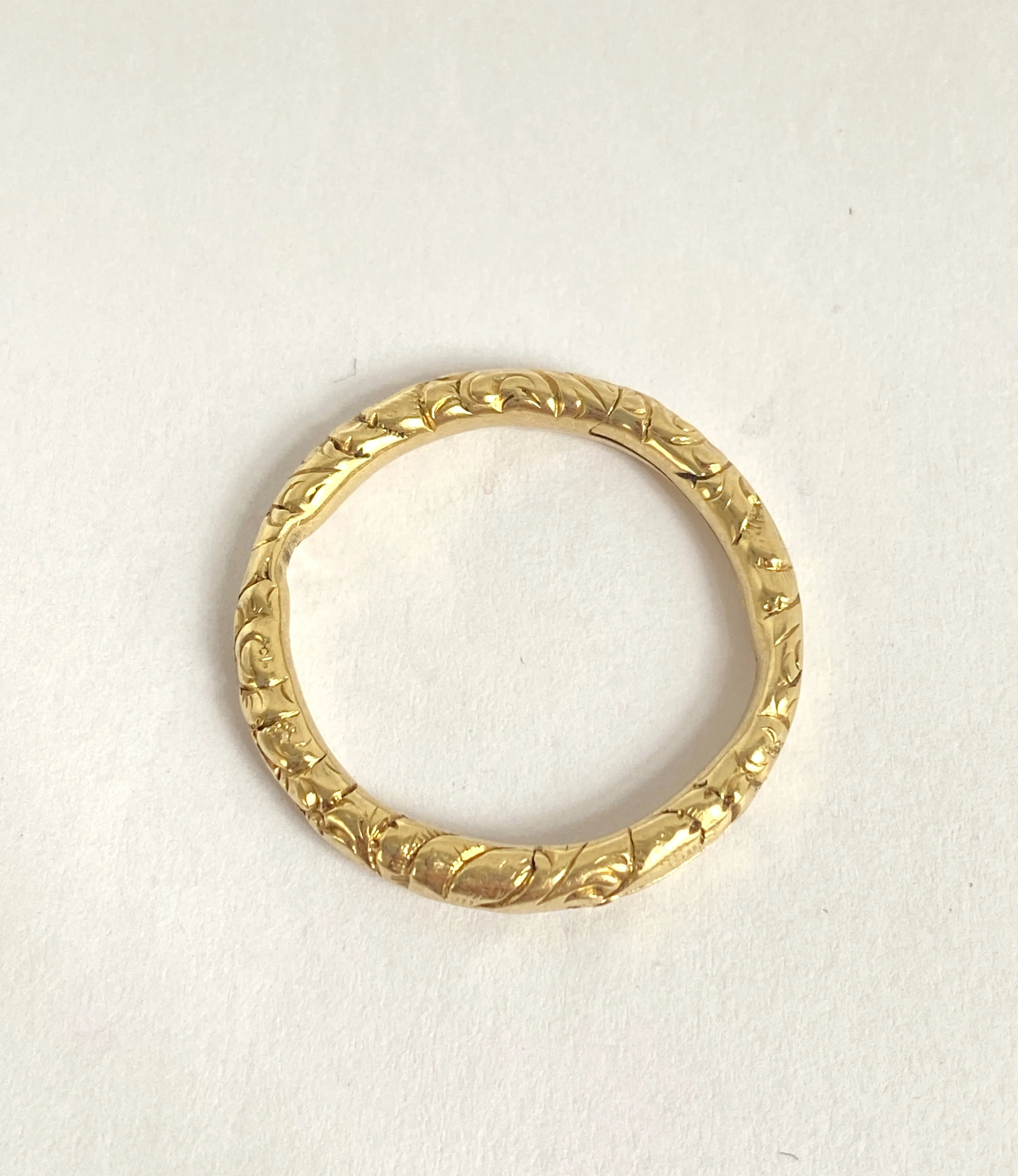 Large, Antique, Victorian 9ct Gold Engraved Split Ring, 4.39g