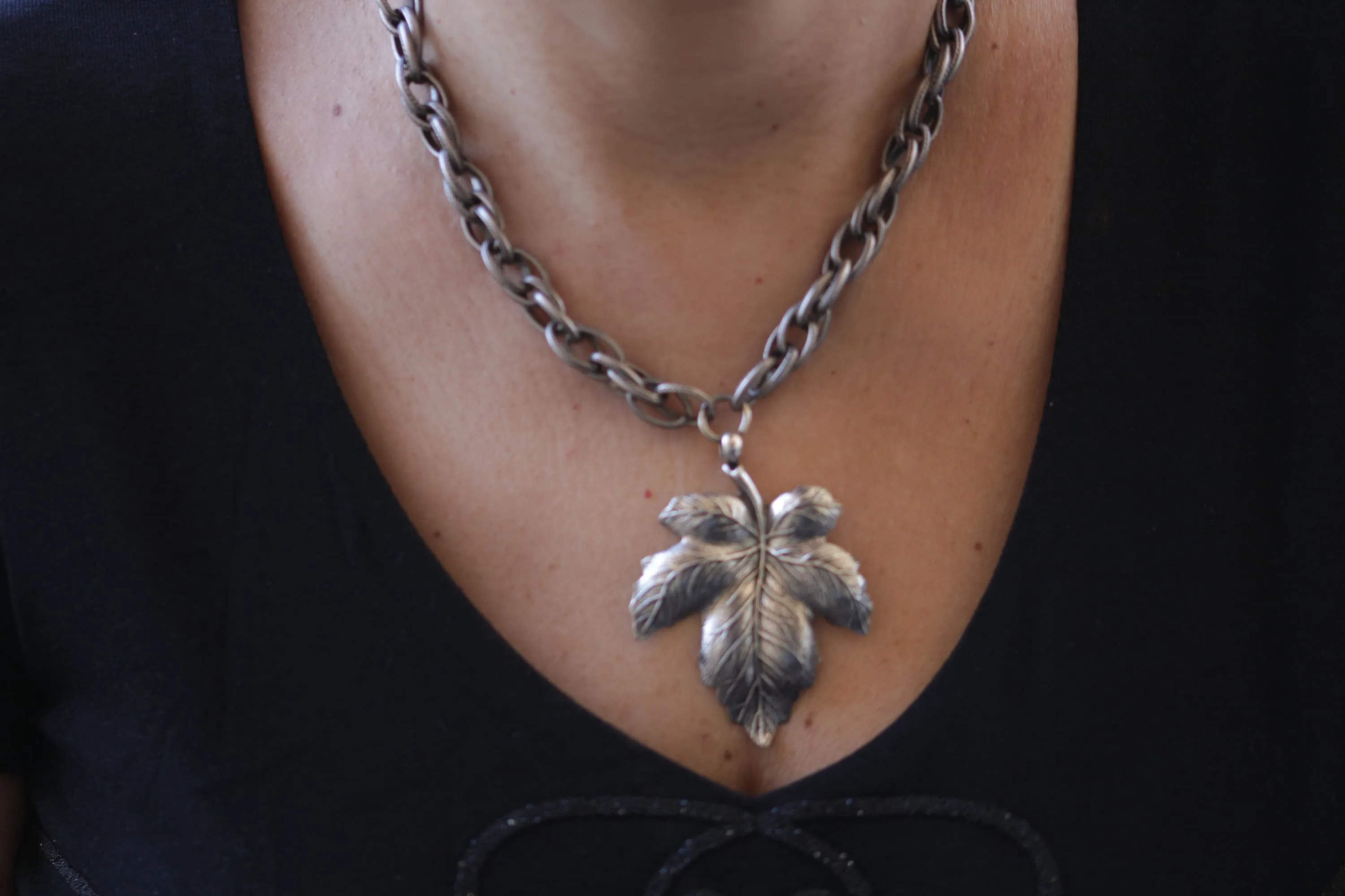 LEAF PENDANT NECKLACE