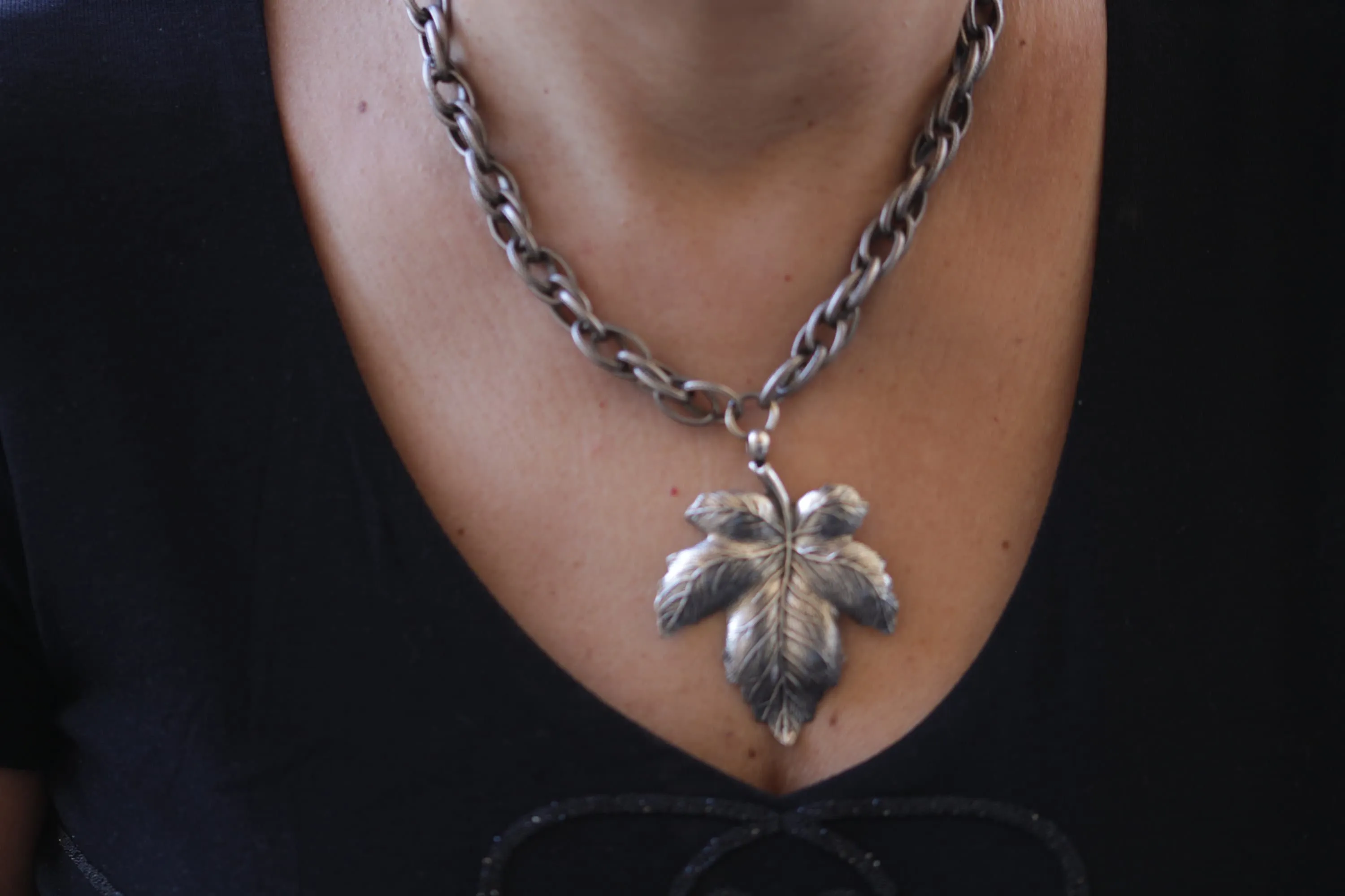 LEAF PENDANT NECKLACE