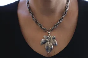 LEAF PENDANT NECKLACE