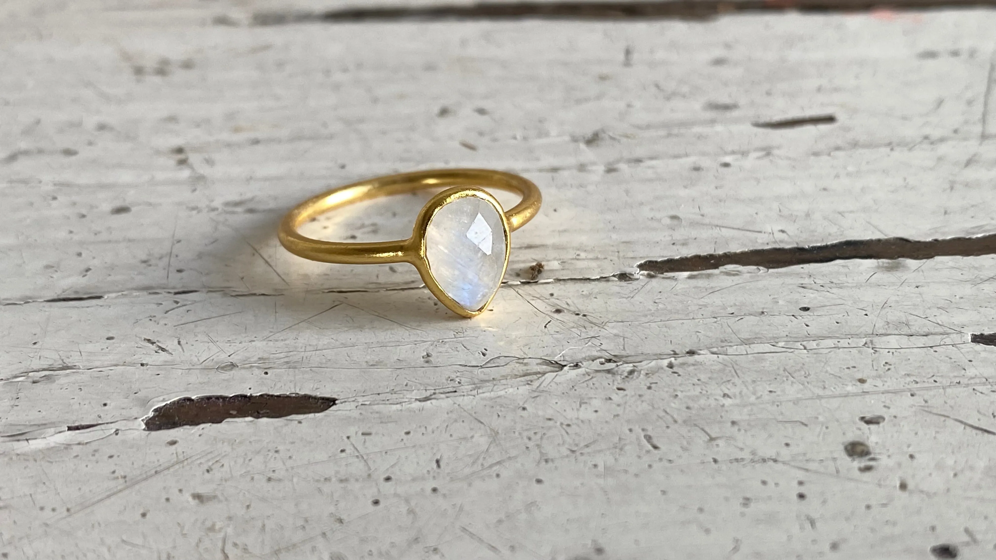 Moonstone | 'laia' Drop ring | 24k Gold-plated