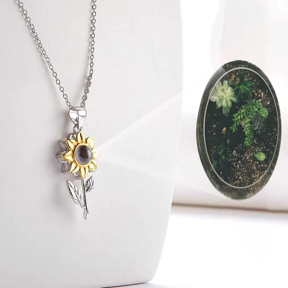 Nano Projection Sunflower Clavicle Chain Pendant