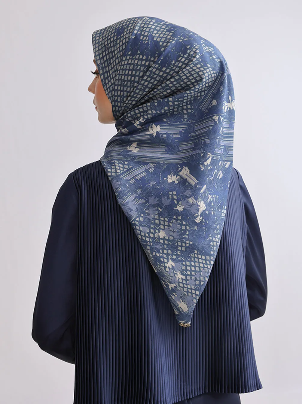 ORVA RAYA SIGNATURE SCARF NAVY