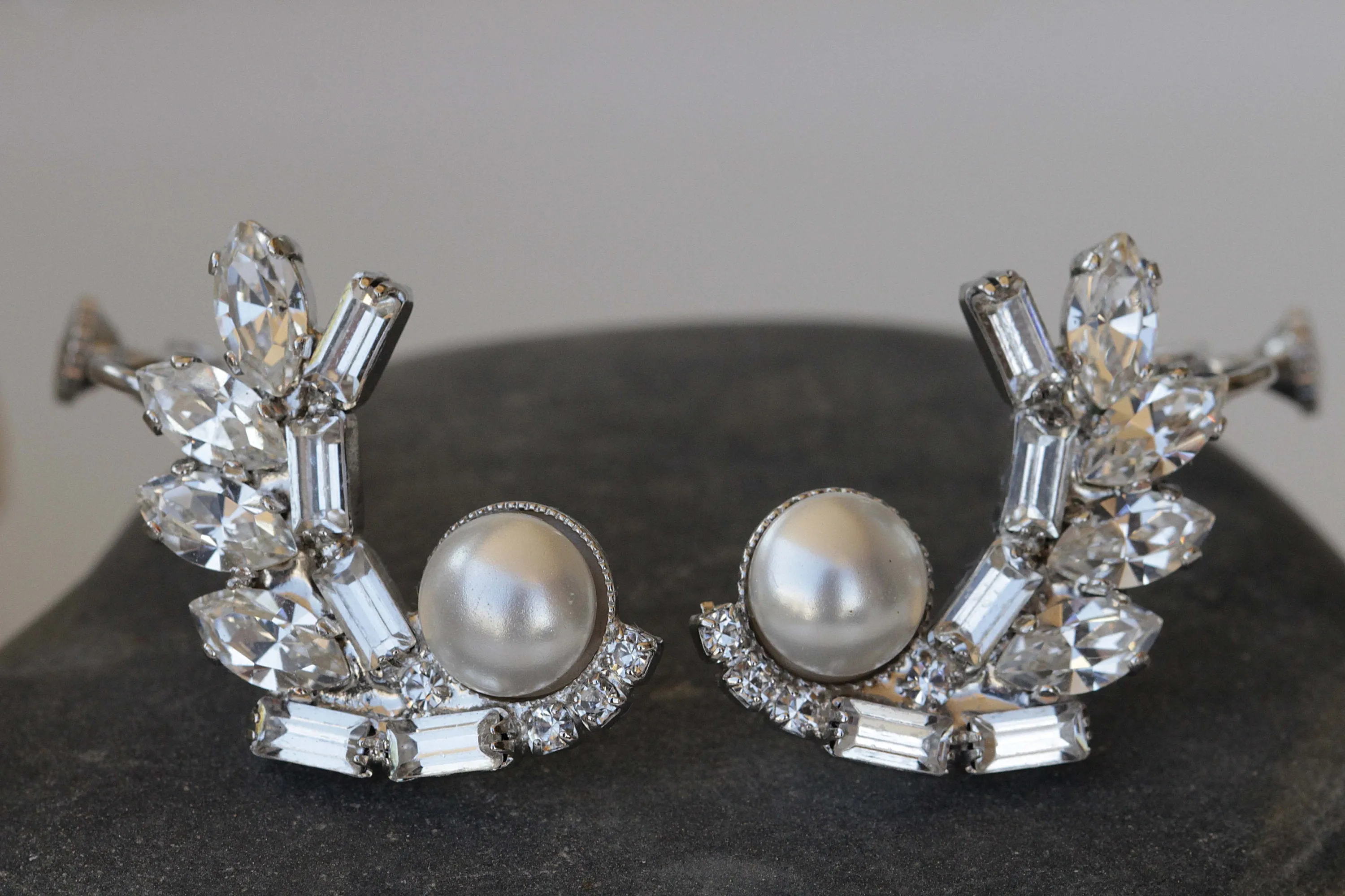 PEARL CLIMBING EARRINGS