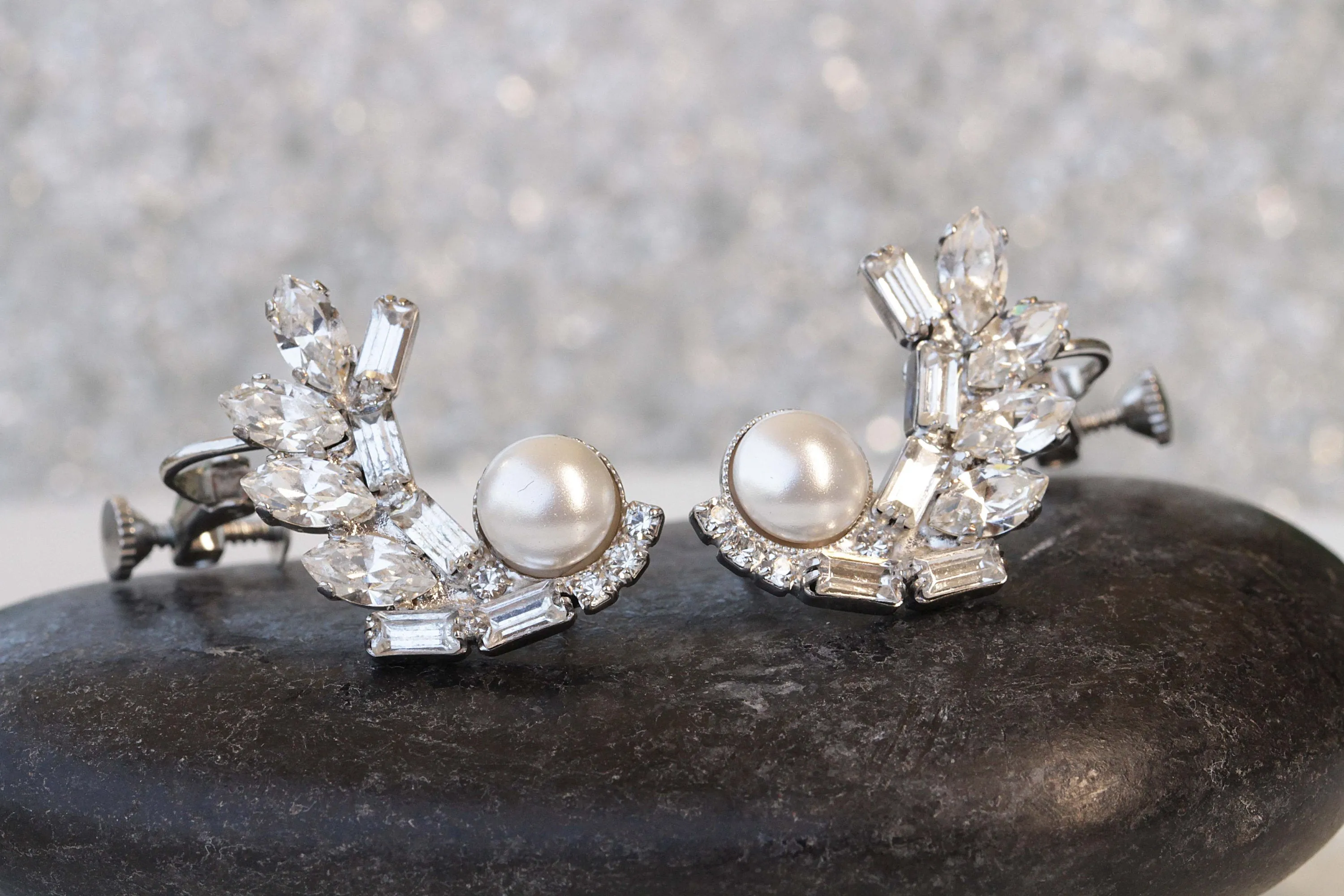 PEARL CLIMBING EARRINGS