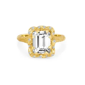 Queen Emerald Cut Diamond Setting with Sprinkled Halo