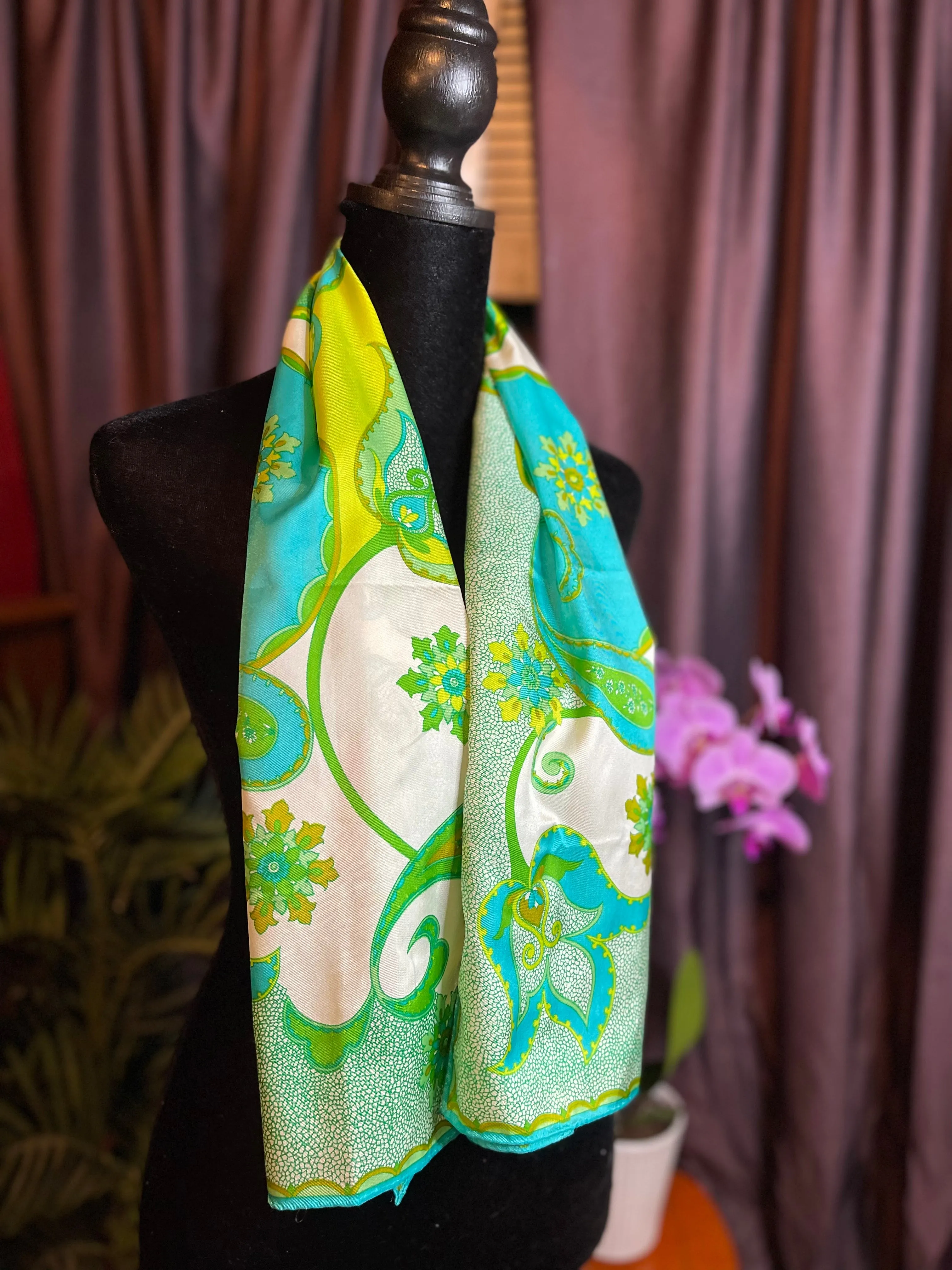 Vintage silk oblong Green/ blue paisley Scarf